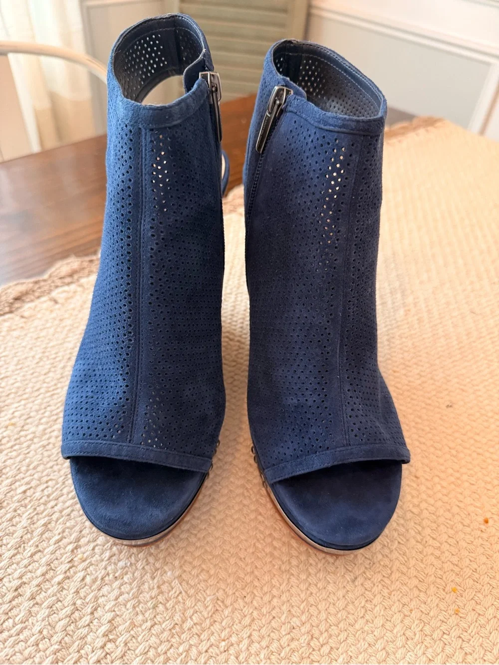 Vince Camuto blue suede perforated peep-toe wedge booties Sz 8.5